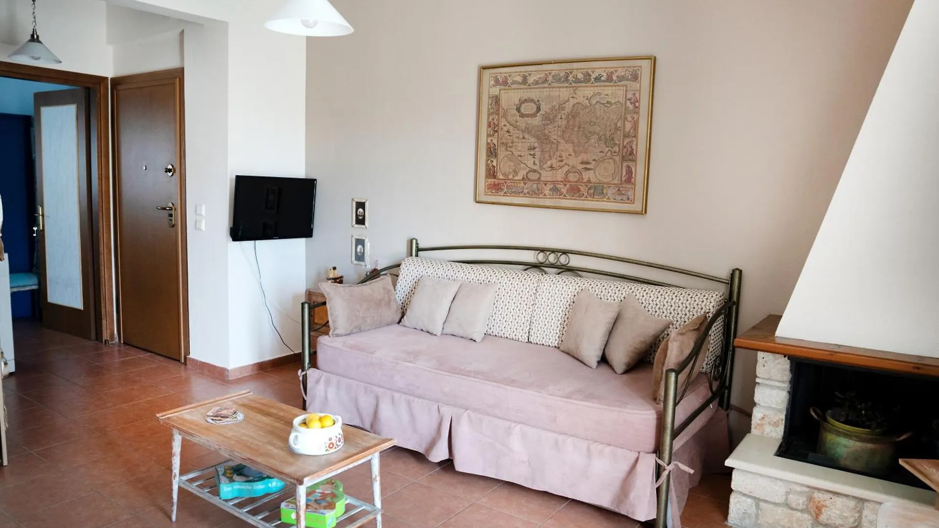 Artistic 1 Apartment Afytos Holiday home